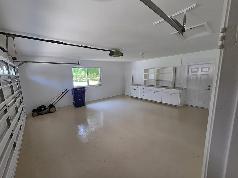 239 W Riverside Dr — Photo 12