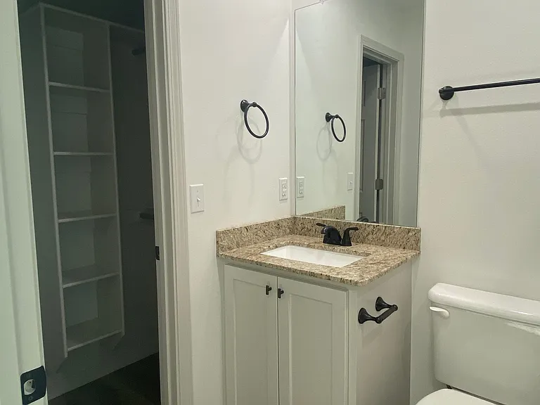 416 E G St #B — Photo 7