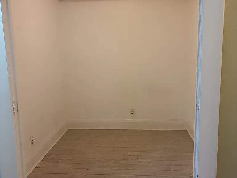 100 Harrison Garden Blvd #423 — Photo 11