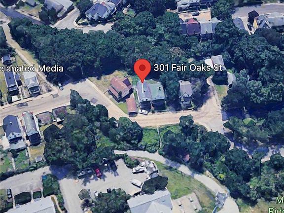 3rd image of 301 Fair Oaks St