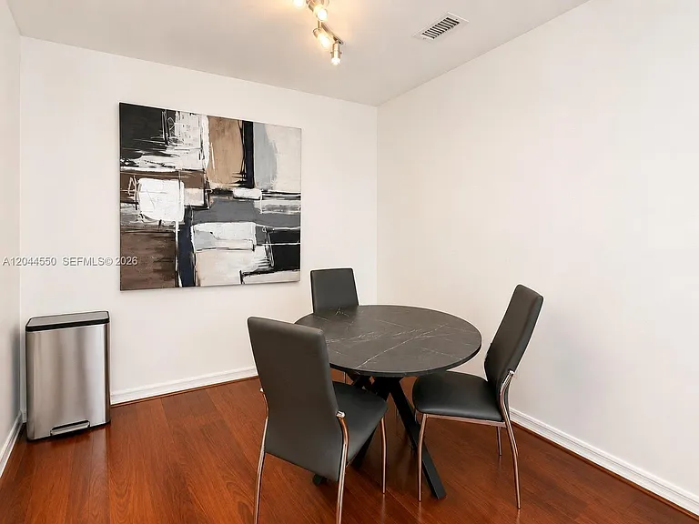 2027 SE 10th Ave #715 — Photo 8