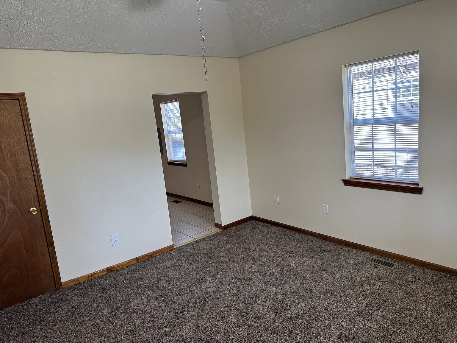 3 bed, 1036 sqft, $900 — Photo 3