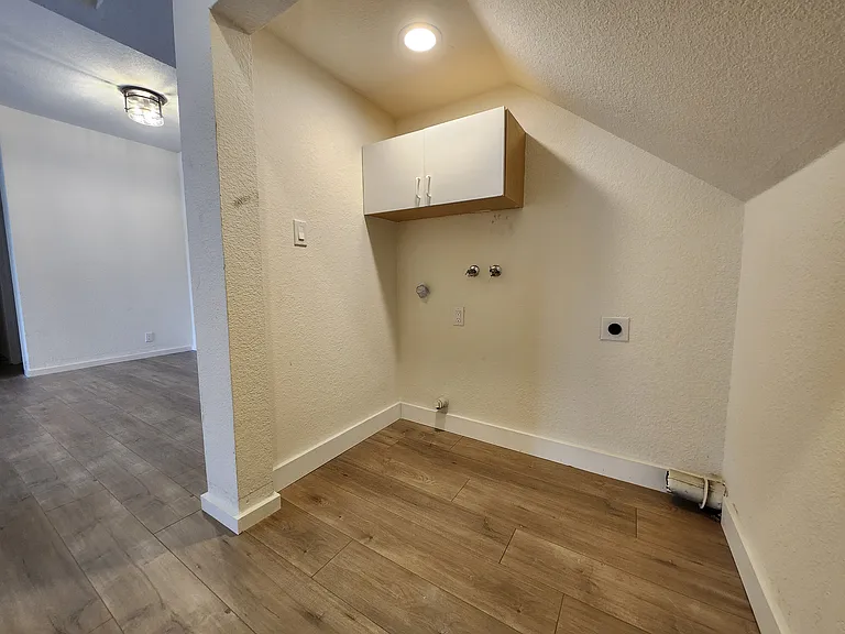402 S Laurel St — Photo 13