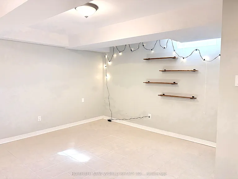 18 Samantha Cir — Photo 3