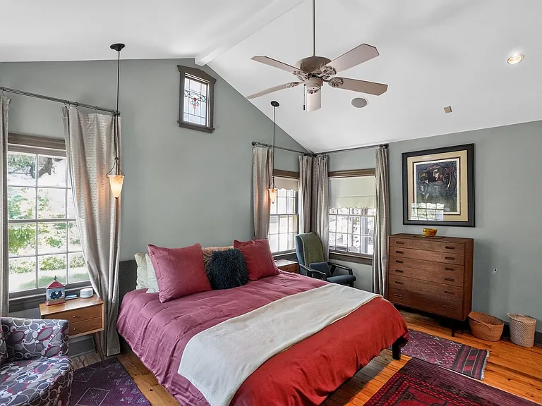 221 Park Ln — Photo 11