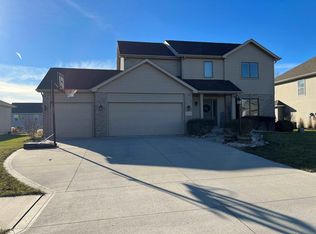 8529 Springberry Dr, Fort Wayne, IN 46818