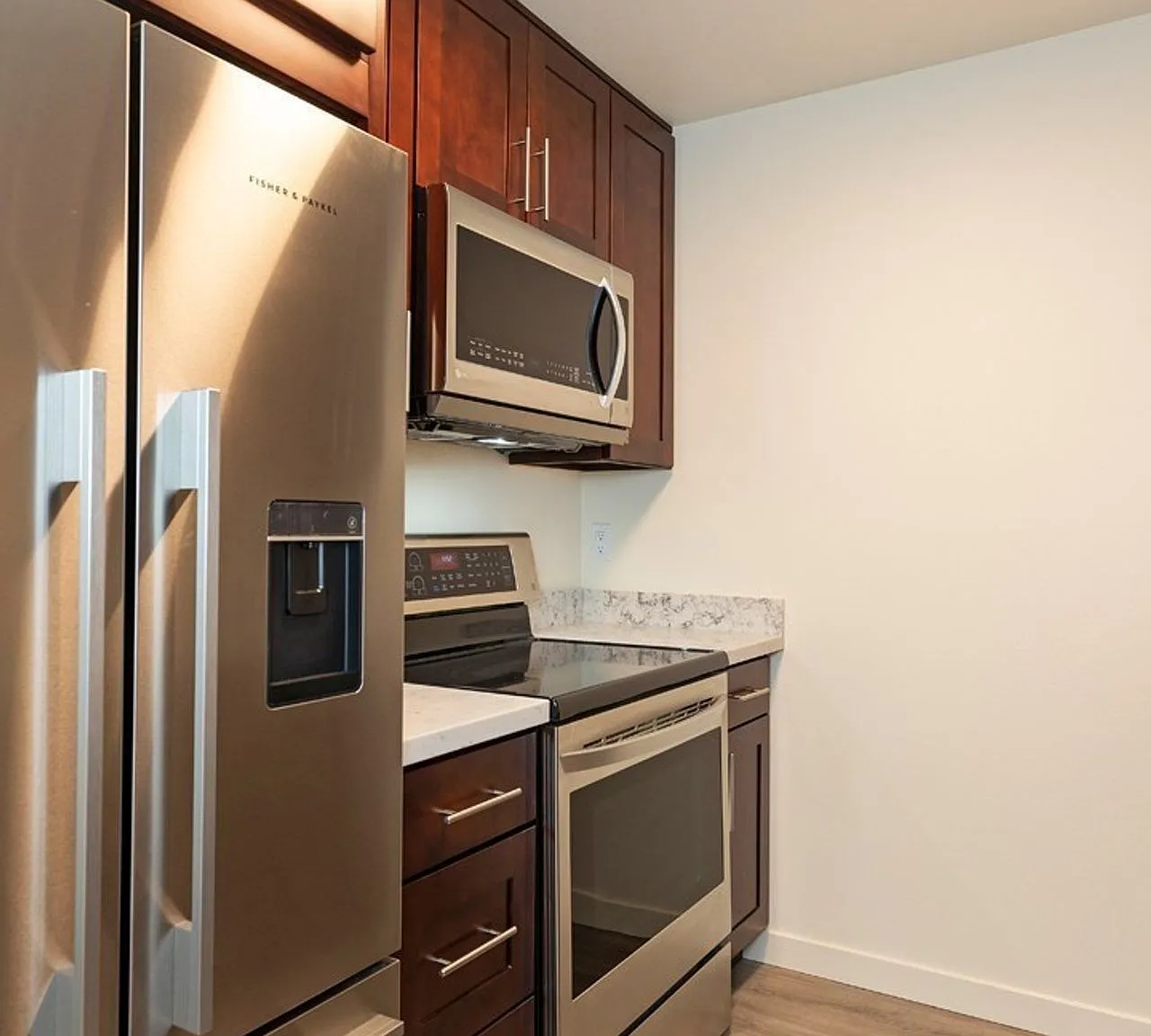 Luke Apartments — Photo 1