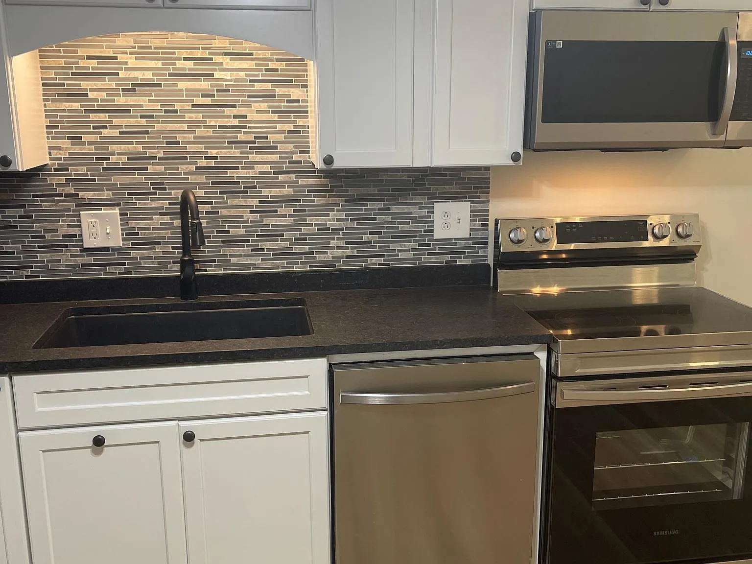 1 bed, 1000 sqft, $1,600 — Photo 3