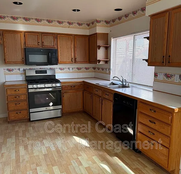 1938 Harvard Ct — Photo 8