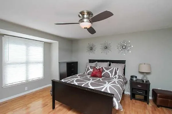 211 Hillsboro Pl — Photo 8