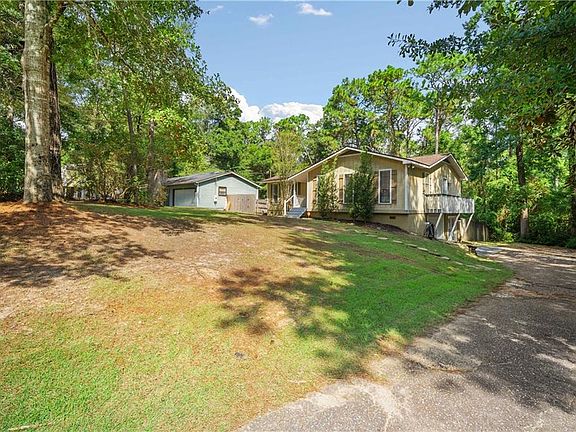 2nd image of 207 Ridgewood Dr
