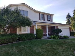 855 Dunedin Dr, Rochester Hills, MI 48309