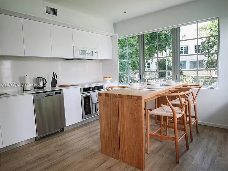 128 NE 46th St #3 — Photo 1