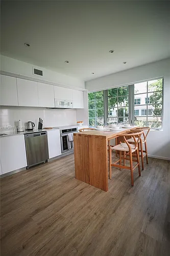 128 NE 46th St #3 Photo 1