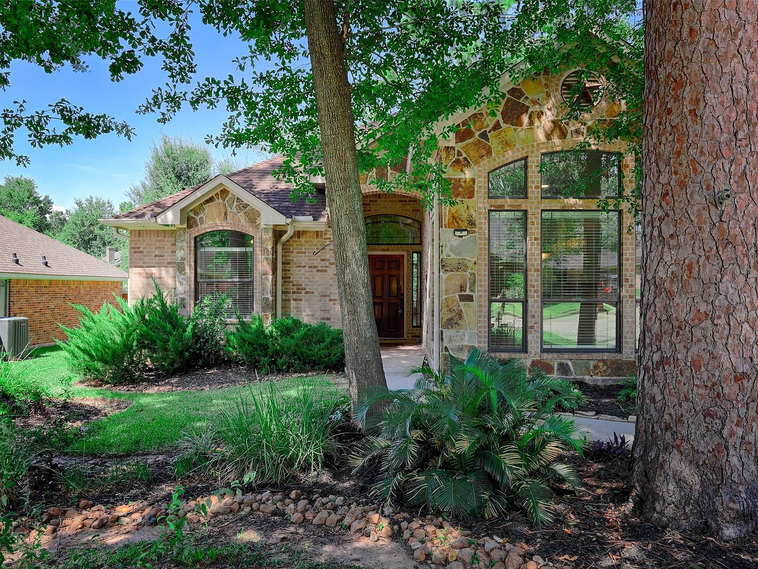 3 bed, 2.0 bath, 2178 sqft, $2,350 — Photo 4