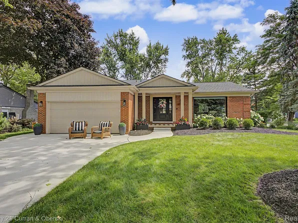 42299 Sunnydale Ln, Northville, MI 48168