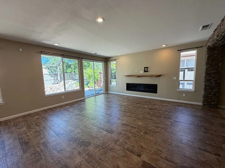 485 Cicada Ct — Photo 9