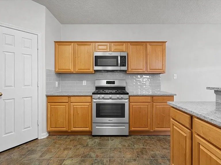 7535 Park Bend Ln — Photo 9