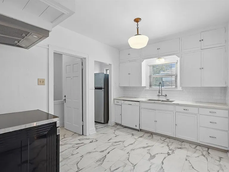 6132 Victor St — Photo 14