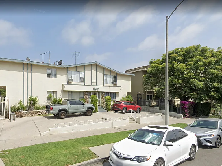 1560 N Hobart Blvd — Photo 2