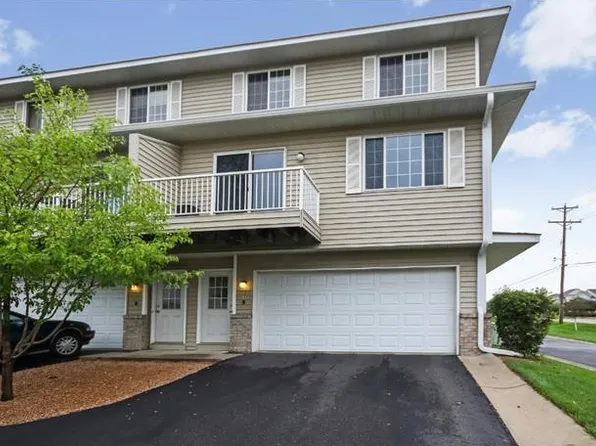 1587 County Road D E Unit A, Maplewood, MN 55109