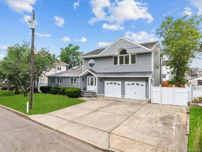 2572 Riverside Avenue, Seaford, NY, 11783