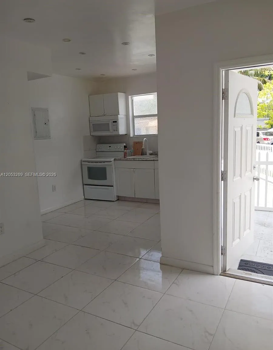 1 bed, 1.0 bath, 676 sqft, $1,700 — Photo 1