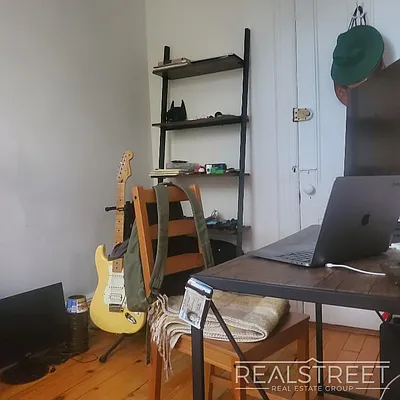 Rented by Real Street Inc | media 7