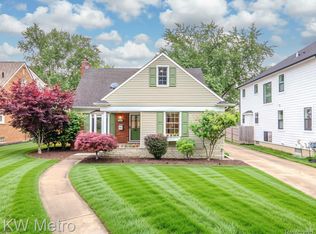 2120 Vinsetta Blvd, Royal Oak, MI 48073
