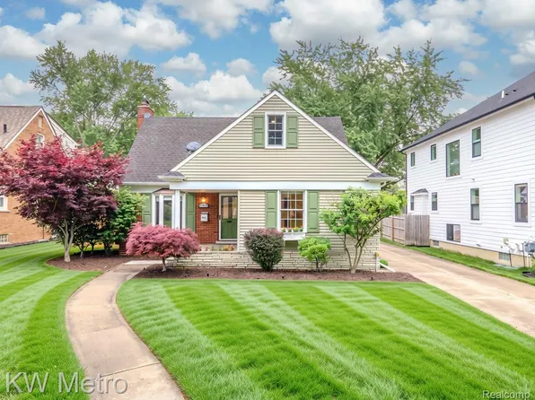 2120 Vinsetta Blvd, Royal Oak, MI 48073