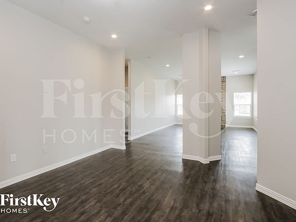 3rd image of 1633 Mockingbird Ln