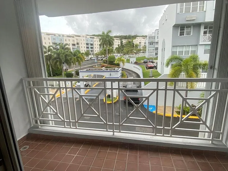 Condominio Jardines del Parque, Carolina. — Photo 2