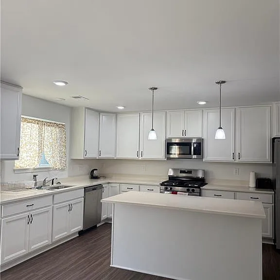 533 Traminer Way — Photo 2