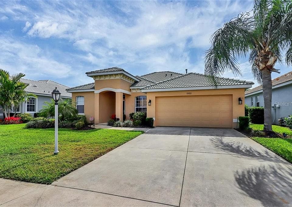 1st image of 1932 Coconut Palm Cir
