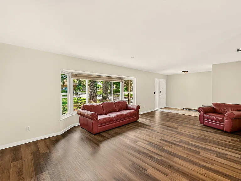 303 Saint Augustine Ave — Photo 9