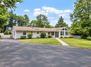 4 Algonquin Rd, Chelmsford, MA 01824