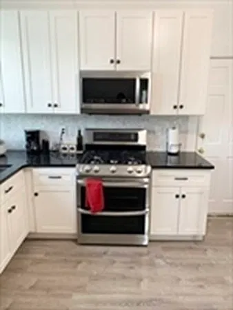 1 bed, 1.0 bath, 688 sqft, $2,700 — Photo 2