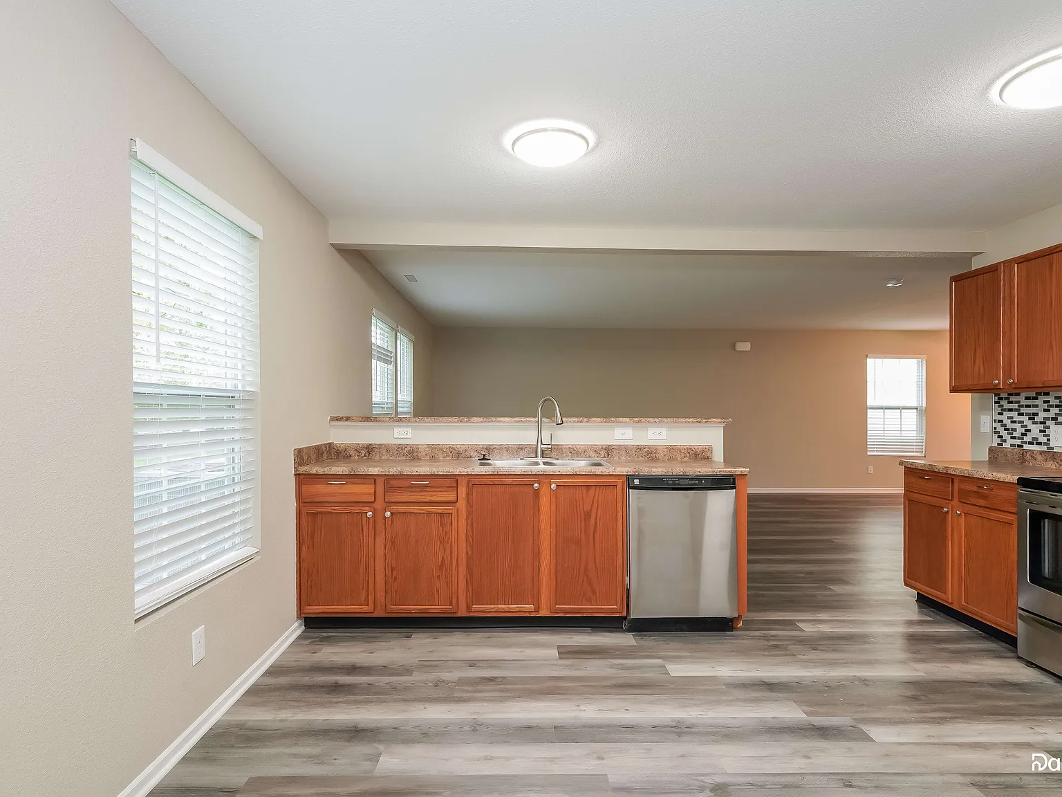 4 bed, 2.5 bath, 2262 sqft, $2,055 — Photo 4