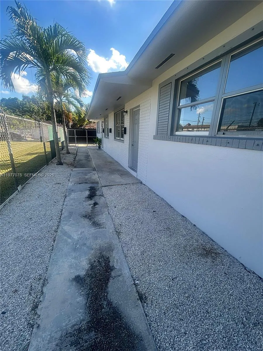 Building Photo - 2929 NW 47th St #2