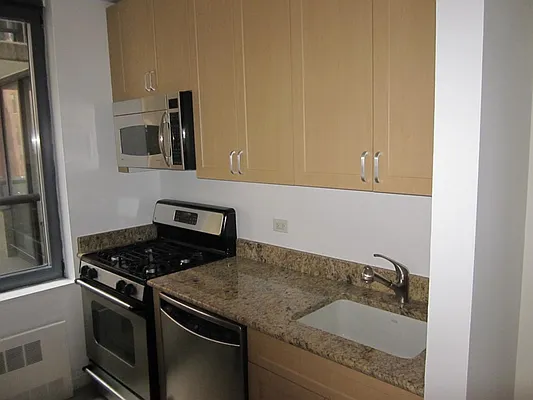 Rented by Stonehenge NYC LLC | media 17