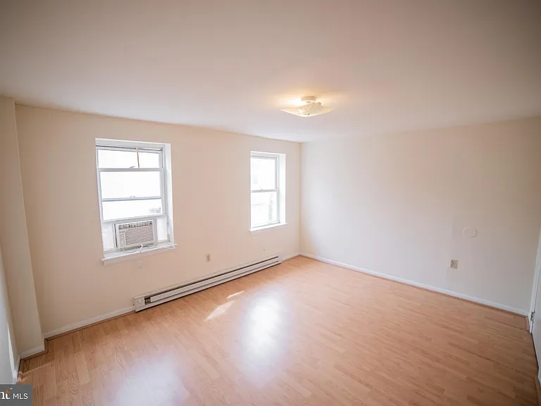 1305 N Lawrence St #8 — Photo 11