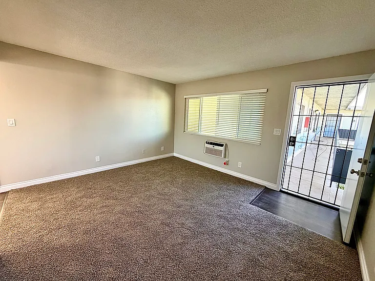 Evart Apartments — Photo 9