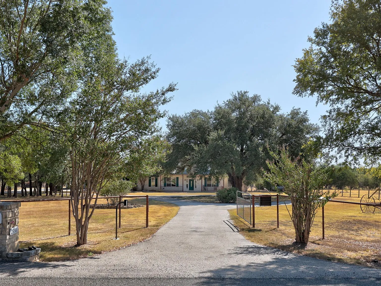 4 bed, 3.5 bath, 4302 sqft, $5,000 — Photo 3
