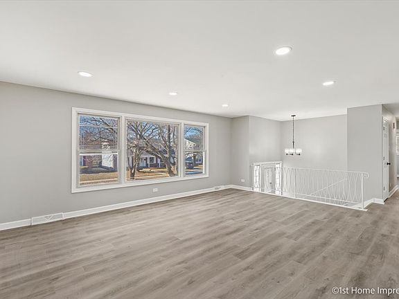 4th image of 16041 Avalon Ave