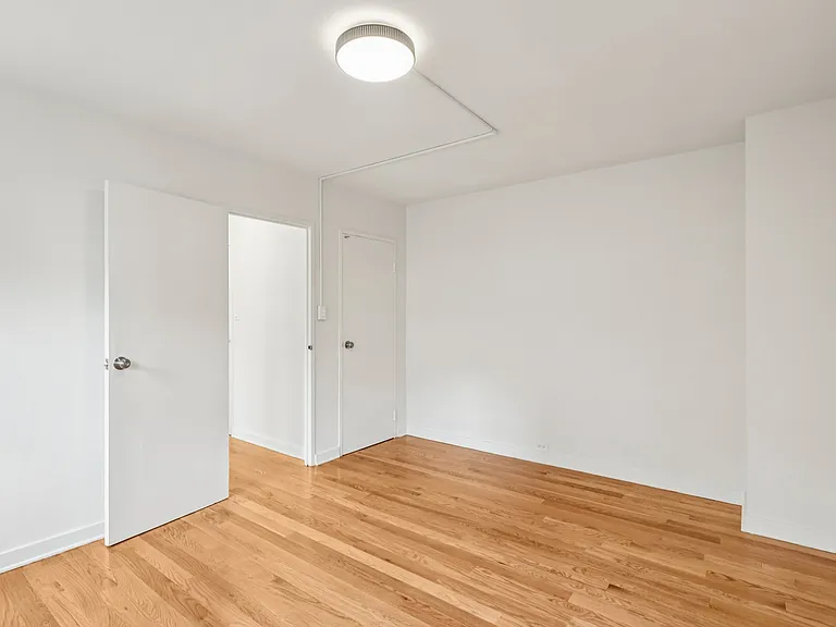 5630 N. Sheridan Rd. — Photo 6