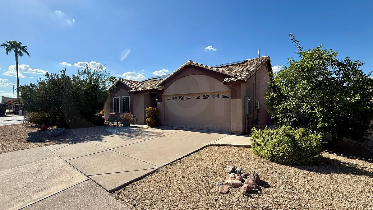 3 bed, 2.0 bath, 1467 sqft, $2,100 — Photo 1