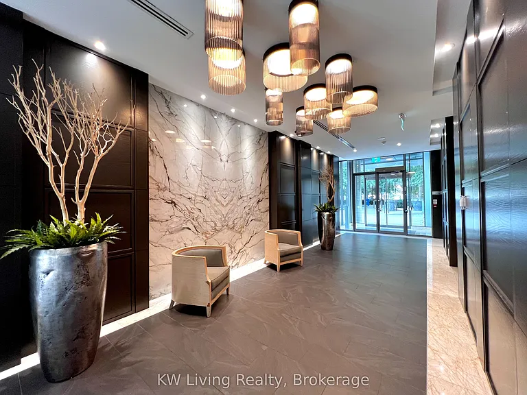 21 Scollard St #203 — Photo 3