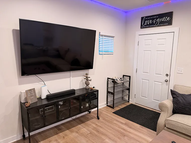 221 Morgan Dr — Photo 3