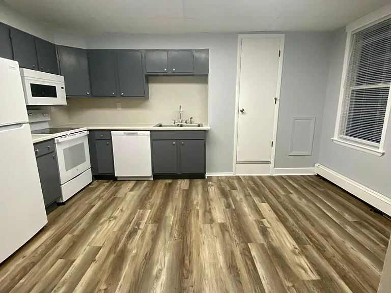 242 Washington Blvd #1/2 — Photo 17