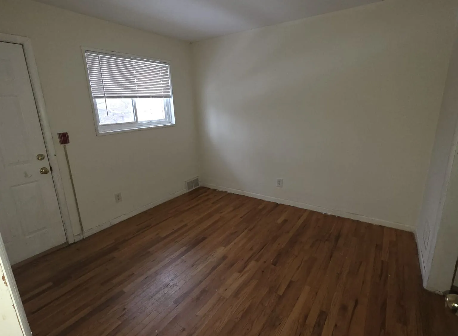 2 bed, 750 sqft, $1,200 — Photo 3